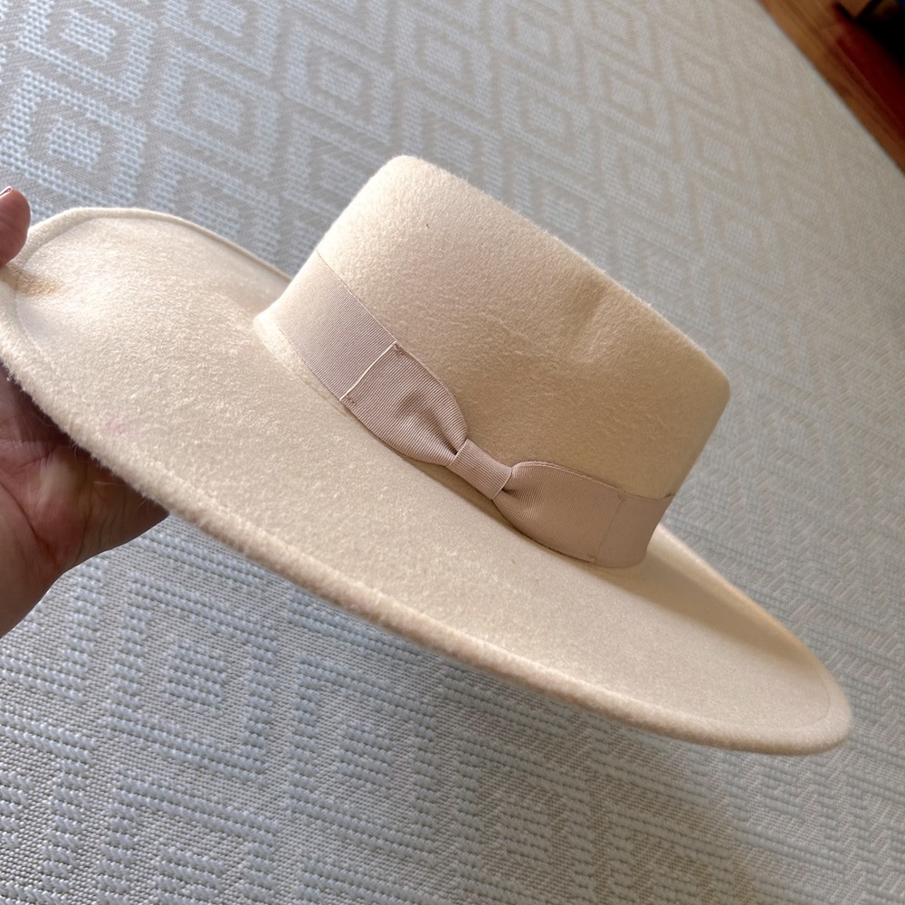 Wide brim felt hat